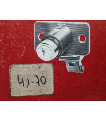 CERADURA PULSADOR PORTAMALETAS SEAT 132